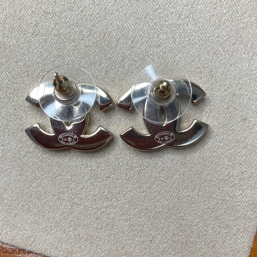 CHANEL Iconic Black and Silver Earrings - Picture 2 of 4
